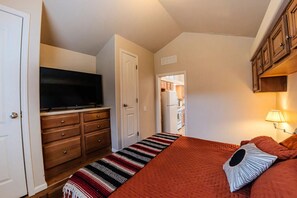 1 soverom, skrivebord, reiseseng for barn og wi-fi (inkludert)