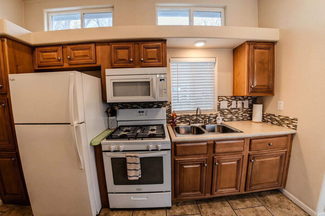 Refrigerador, microondas, horno, placa de cocina