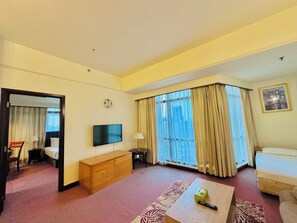 Deluxe Apartment 2 Bedroom City View | Premium bedding, in-room safe, desk, soundproofing - KL Service Apartment at Times Square (Kuala Lumpur)