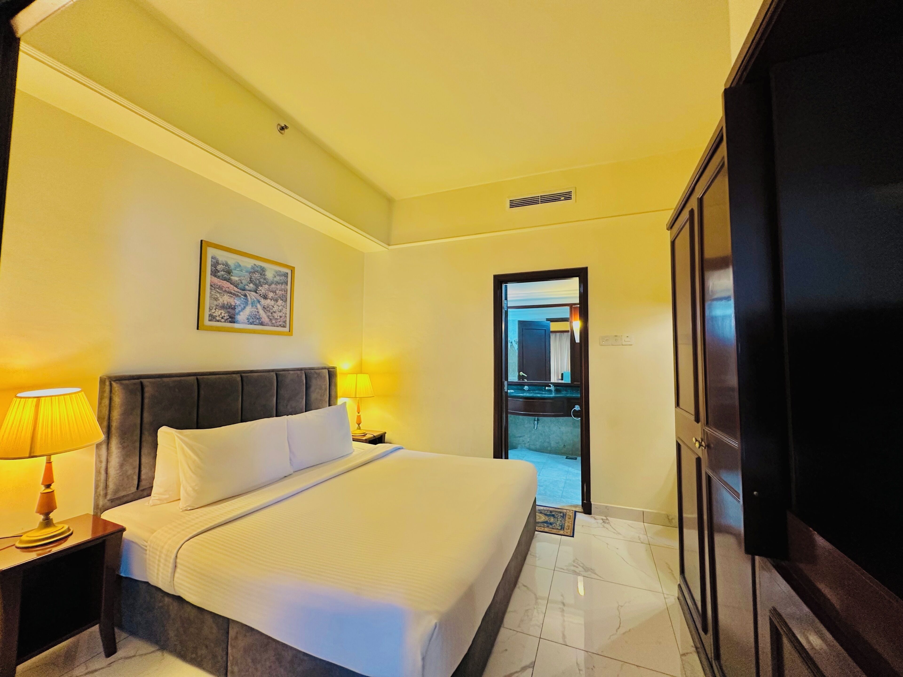 Superior Apartment with City View | Premium bedding, in-room safe, desk, soundproofing