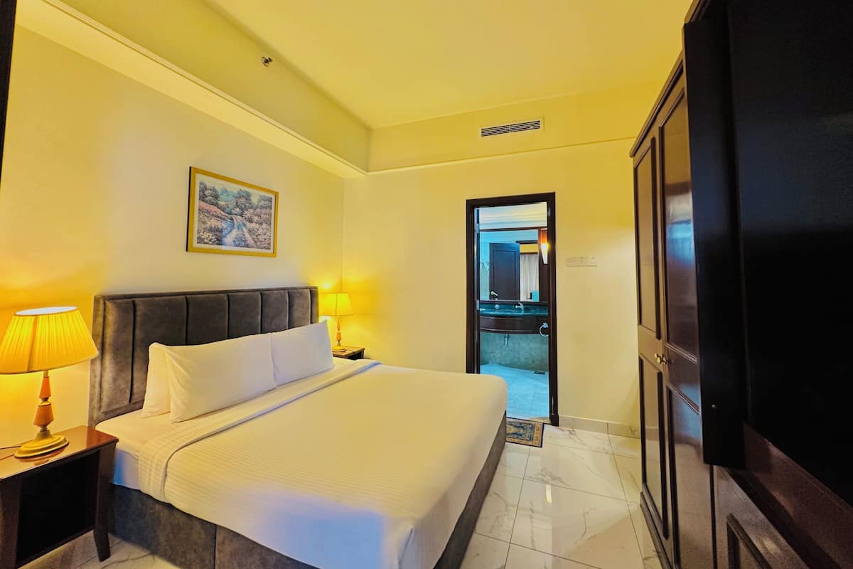 Apartamento superior | Roupas de cama premium, cofres nos quartos, escrivaninha