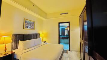 Superior Apartment with City View | Premium bedding, in-room safe, desk, soundproofing