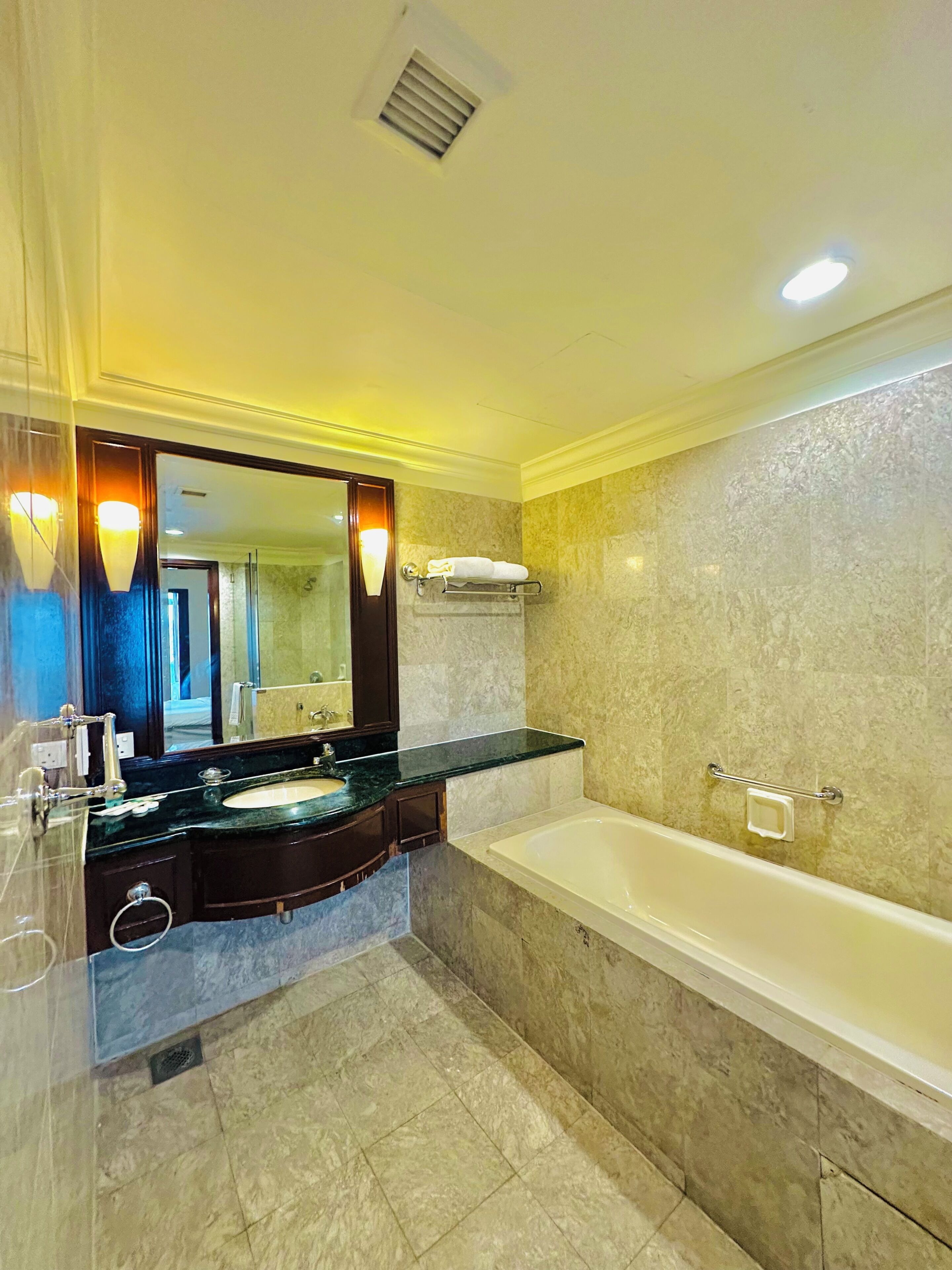 Separate tub and shower, deep soaking tub, rainfall showerhead