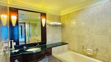 Separate tub and shower, deep soaking tub, rainfall showerhead