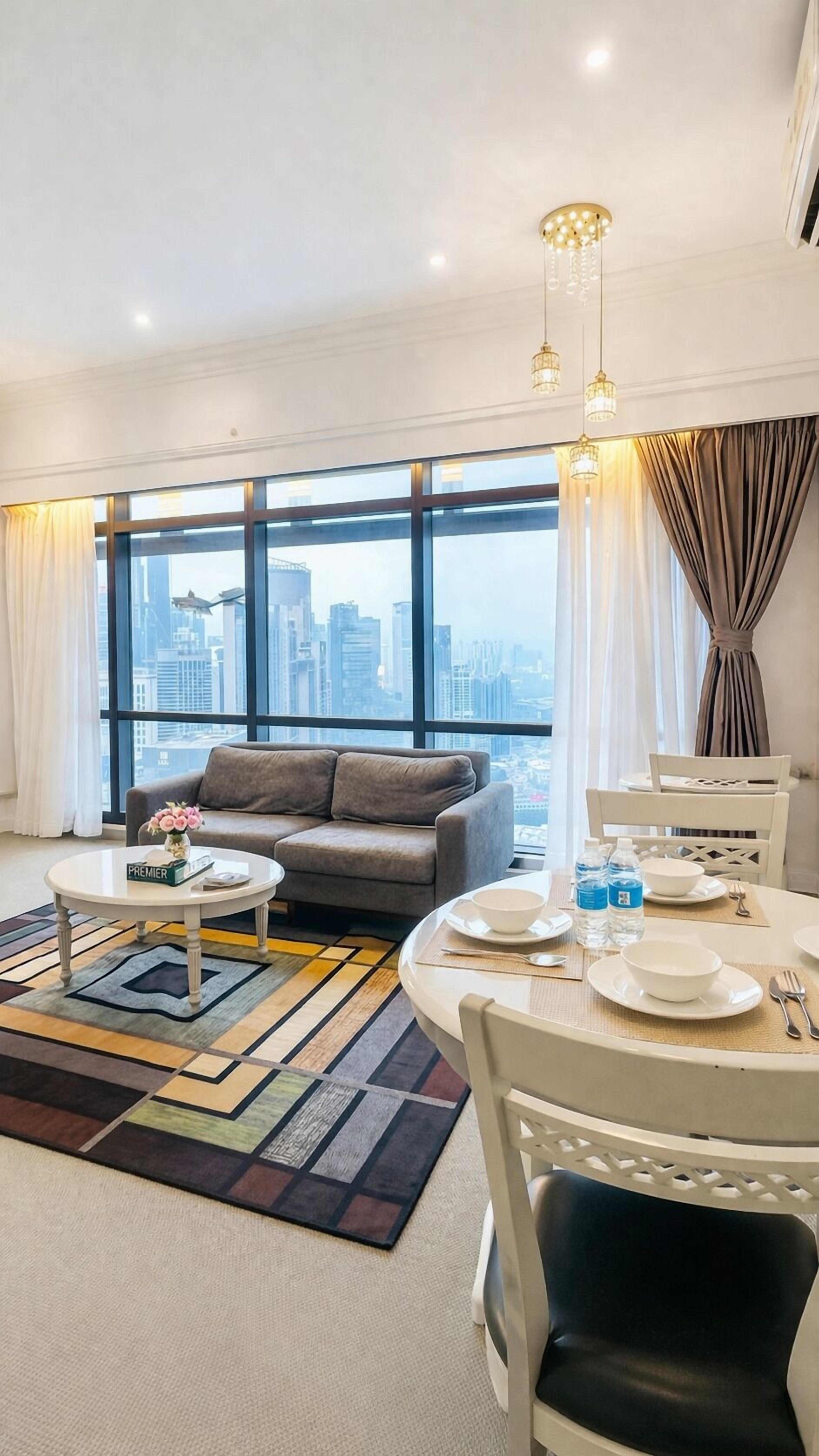 Superior Apartment | Ruang tamu | 32 inci televisyen LED dengan kabel, TV, pemain DVD