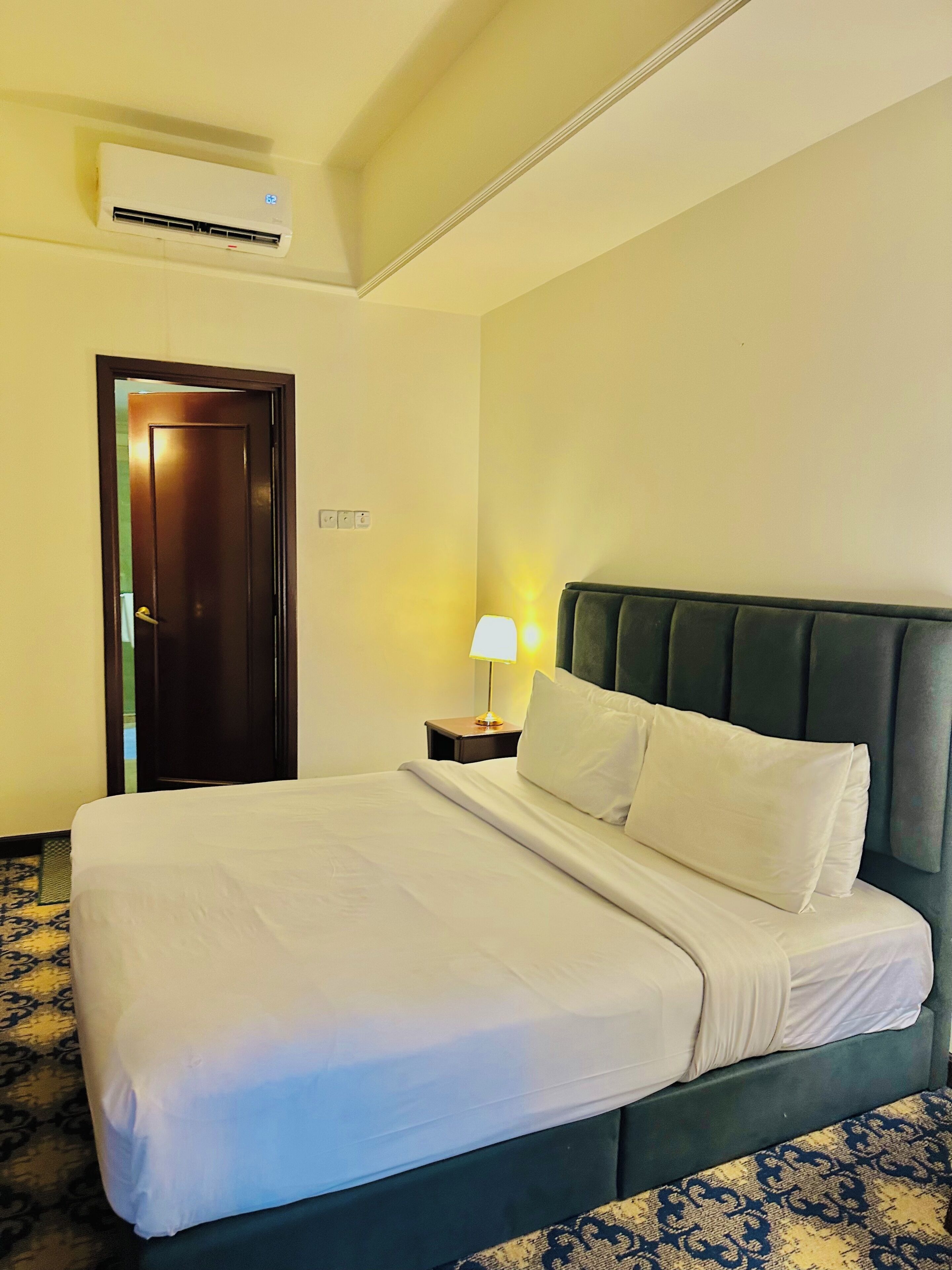 Studio Apartment | Premium bedding, in-room safe, desk, soundproofing