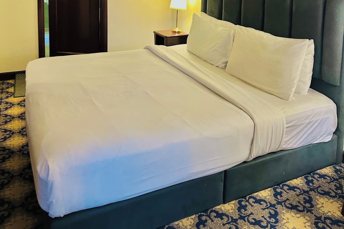 Studio Apartment | Premium bedding, in-room safe, desk, soundproofing