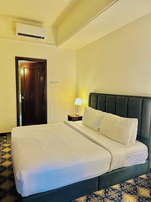 Premium Studio Apartment with City View | Premium bedding, in-room safe, desk, soundproofing - KL Service Apartment at Times Square (Kuala Lumpur)