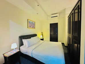Deluxe Apartment 2 Bedroom City View | Premium bedding, in-room safe, desk, soundproofing - KL Service Apartment at Times Square (Kuala Lumpur)