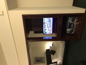 Estúdio premium, vista para a cidade (Apartment) | Banheiro | Banheira e chuveiro separados, banheira de imersão