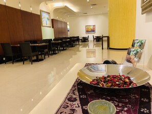 อาหารเช้าแบบบุฟเฟ่ต์ทุกวัน (MYR 65 ต่อคน)