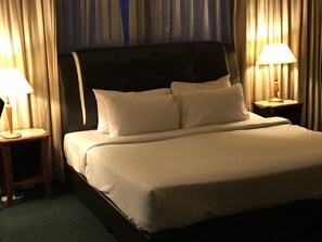 Lägenhet Deluxe - 2 sovrum | Sängtillbehör av högsta kvalitet och värdeförvaringsskåp på rummet