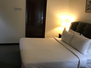 Apartamento luxo, 1 quarto | Roupas de cama premium, cofres nos quartos, escrivaninha