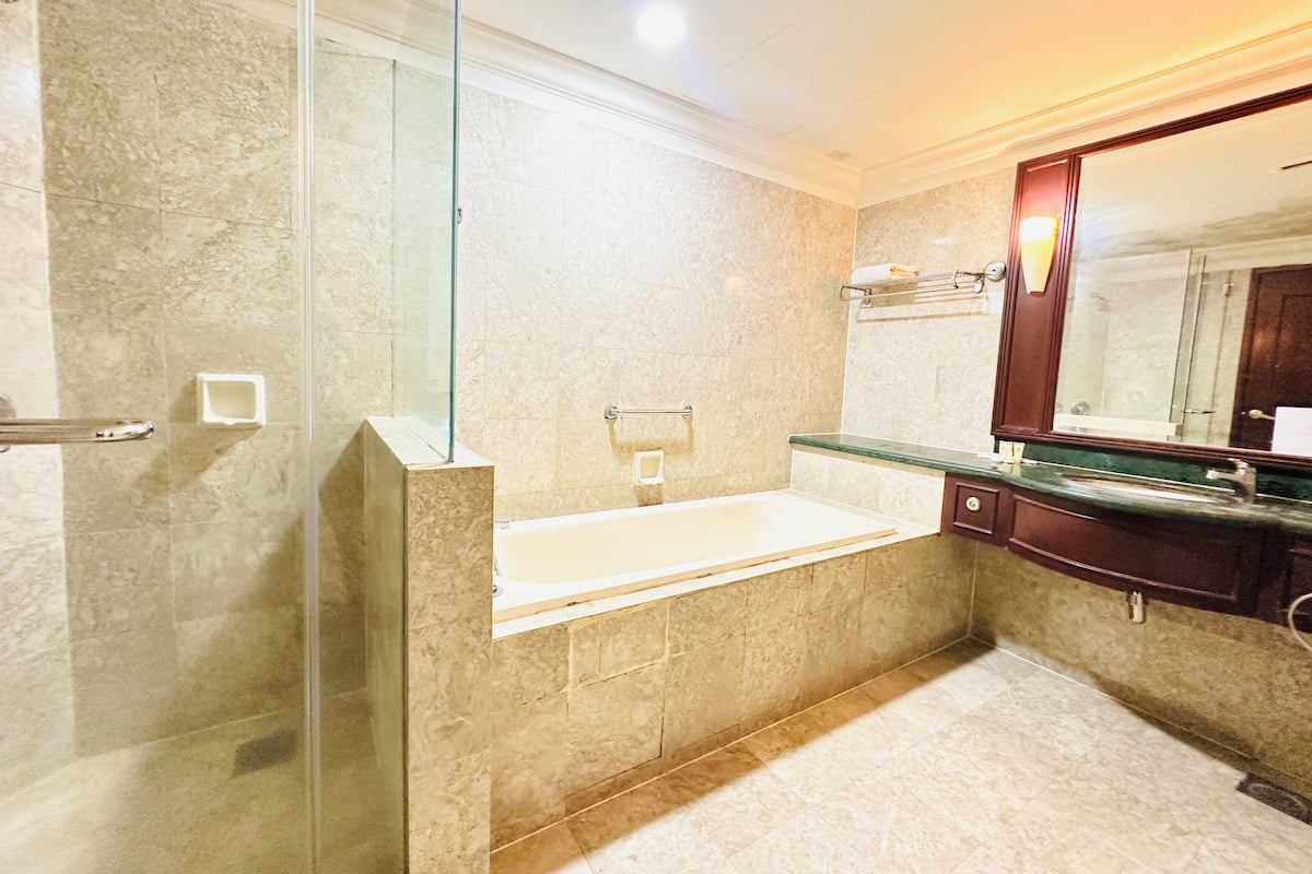 Deluxe Apartment with City View | Bathroom | Separate tub and shower, deep soaking tub, rainfall showerhead