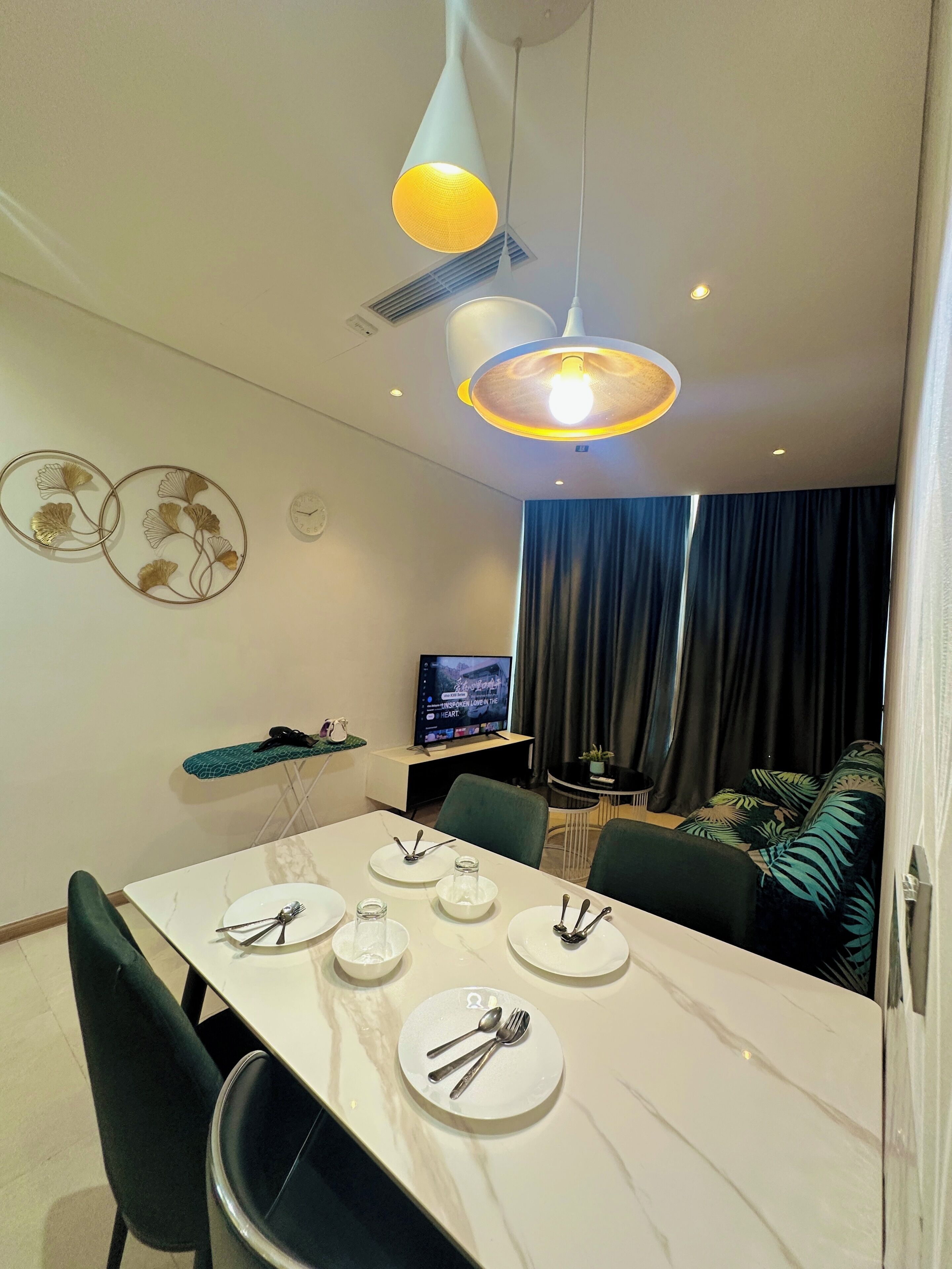 32-inch LED TV with cable channels, TV, DVD player