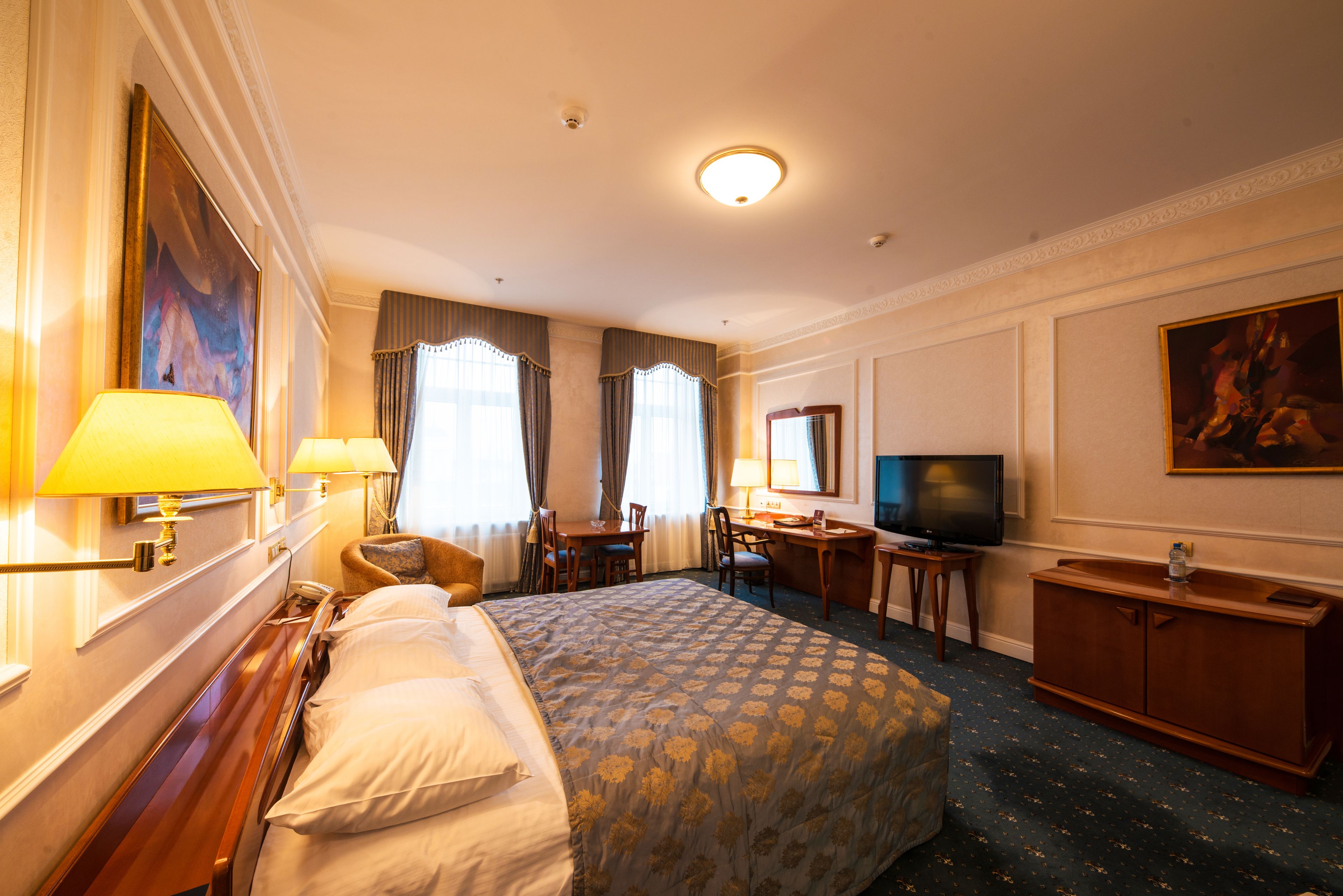 Ropa de cama de alta calidad y minibar 