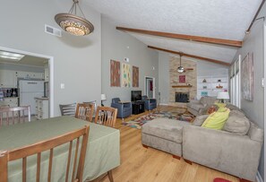 スマートテレビ、書庫、ステレオ