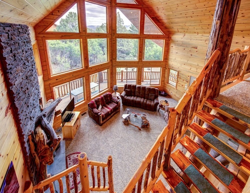 Gorgeous 5-Star Chalet Mid-way Between Bryce & Zion - Read our reviews!