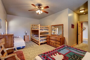 3 Schlafzimmer, Bügeleisen/Bügelbrett, Reisekinderbett, WLAN