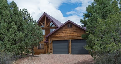 Upea 5 tähden Custom Chalet puolivälissä välillä Bryce ja Zion - Lue arviot !!