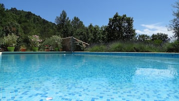 Piscina all'aperto, una piscina riscaldata