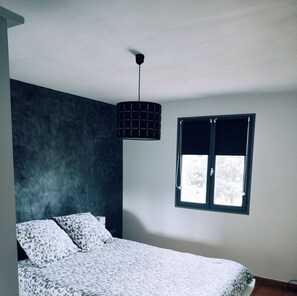 4 chambres, fer et planche à repasser, lit parapluie, Wi-Fi gratuit