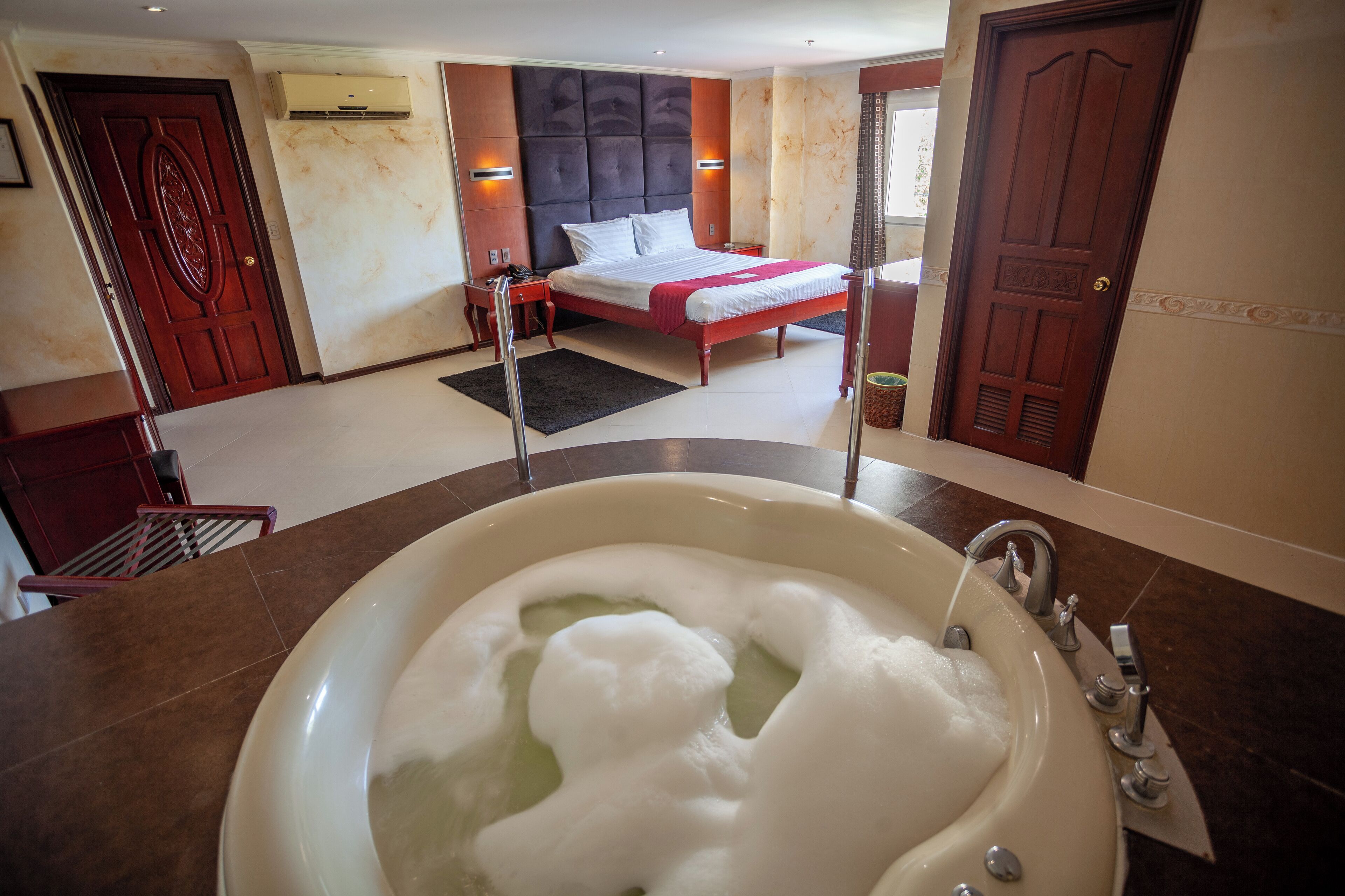 presidential suite | minibar, in-room safe, desk, laptop workspace