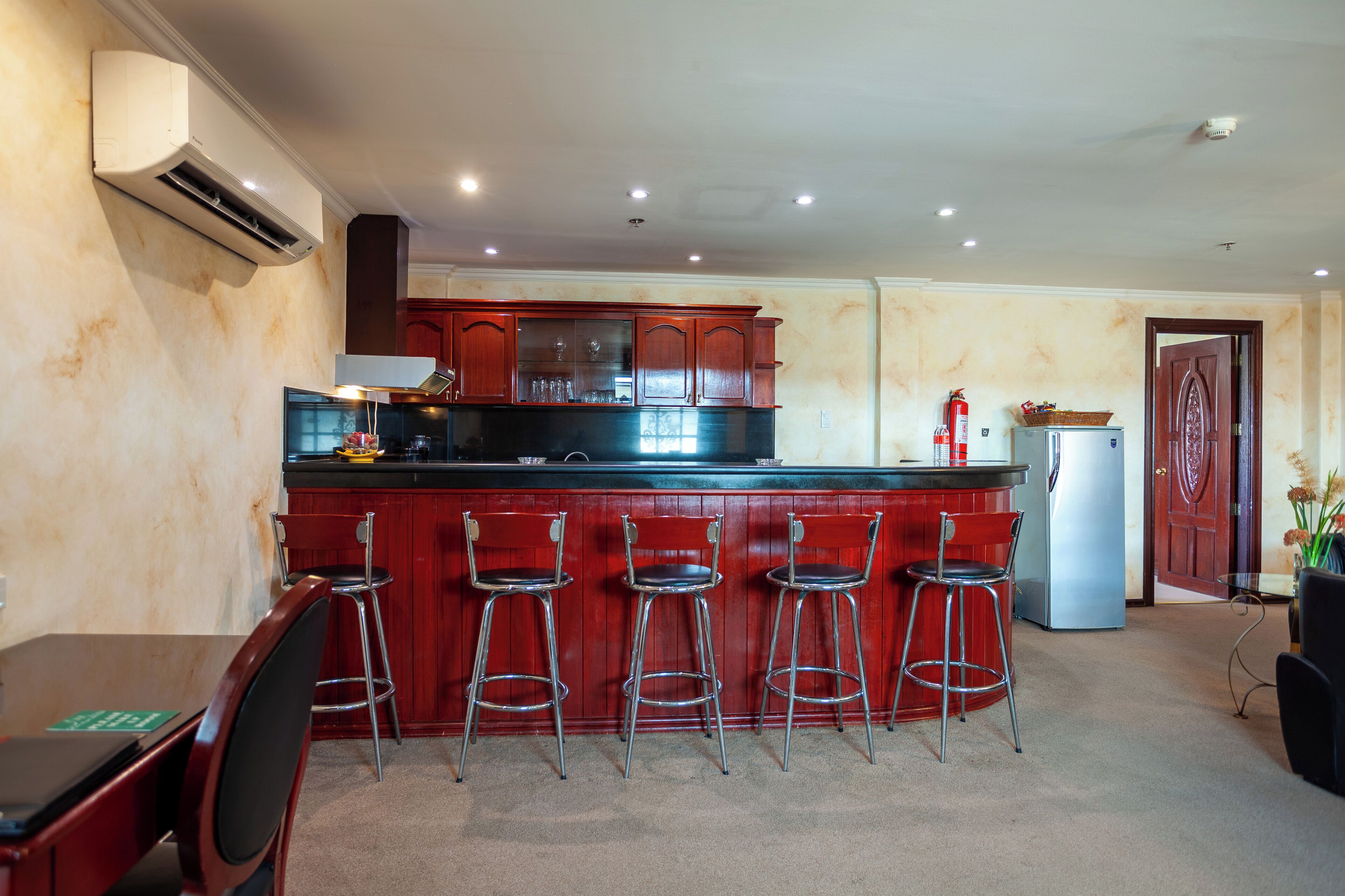 presidential suite | living area | lcd tv, dvd player