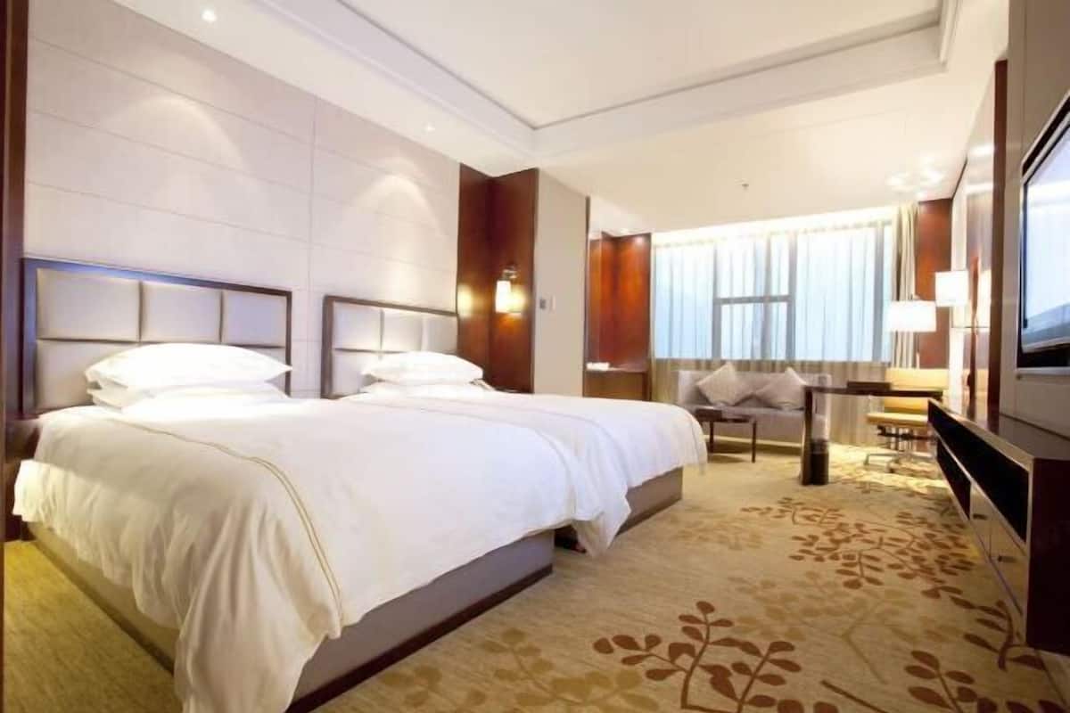 Minibar, in-room safe, desk, blackout drapes