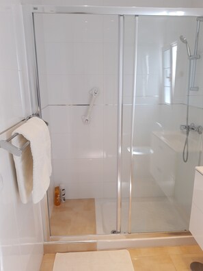 Shower, hair dryer, towels, soap - Cosy, modern, quiet Apartment ideal for couples, no complex, sea view (Tías)