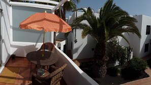 Terrace/patio - Cosy, modern, quiet Apartment ideal for couples, no complex, sea view (Tías)