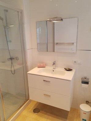 Shower, hair dryer, towels, soap - Cosy, modern, quiet Apartment ideal for couples, no complex, sea view (Tías)