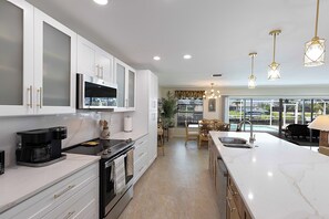 Fridge, microwave, oven, stovetop - NEWLY REMODELED!!! A Little Bit of Paradise in Cape Coral New Open Floor (Cape Coral)