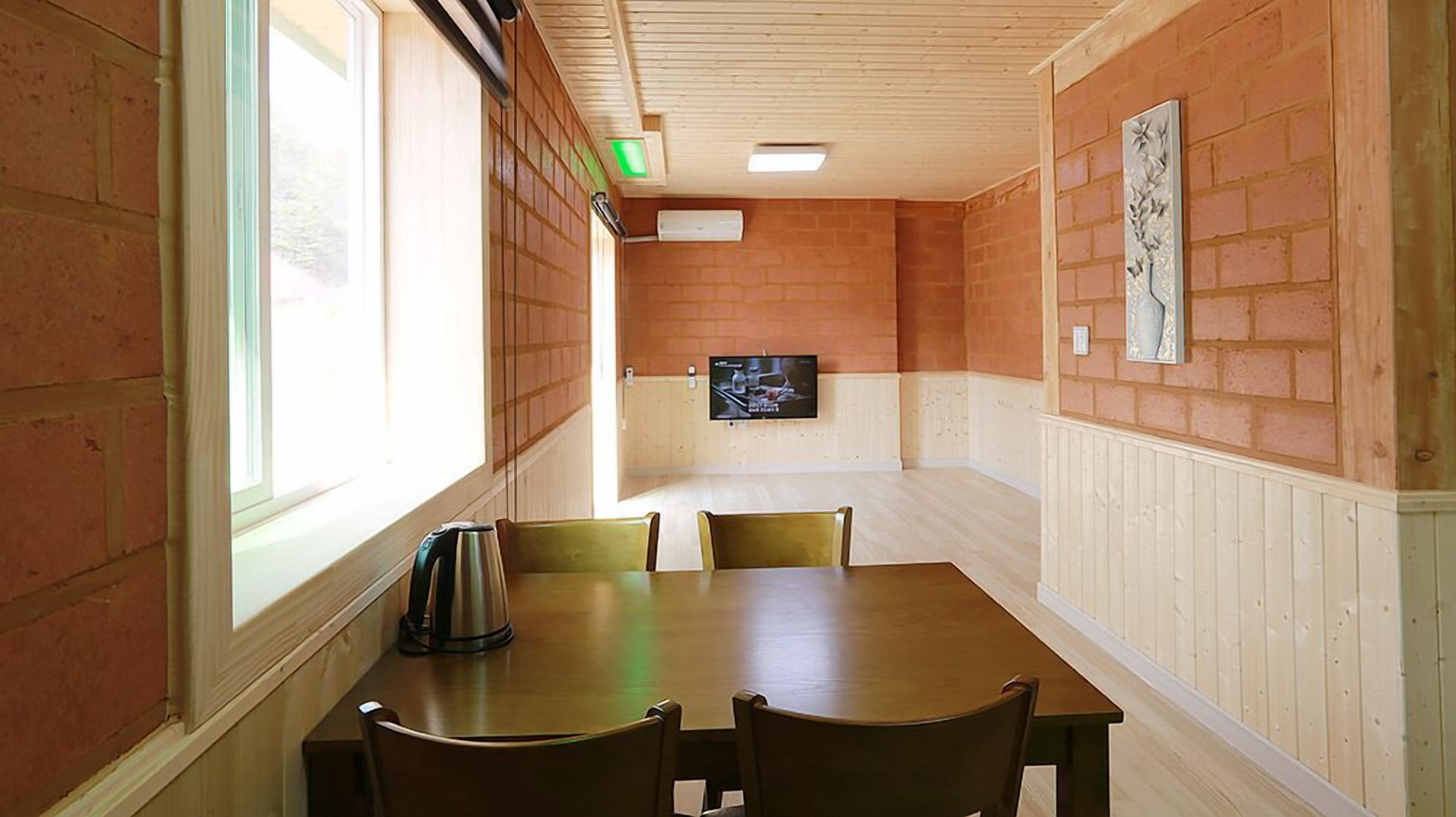 Double Room (Jeulguhwoon Room) | Desk, blackout drapes, soundproofing, free WiFi