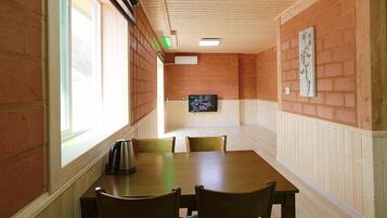 Double Room (Jeulguhwoon Room) | Desk, blackout drapes, soundproofing, free WiFi