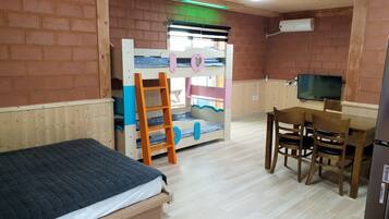 ダブルルーム (GuhnGangHan Room) | 1 室のベッドルーム、デスク、遮光カーテン、防音設備