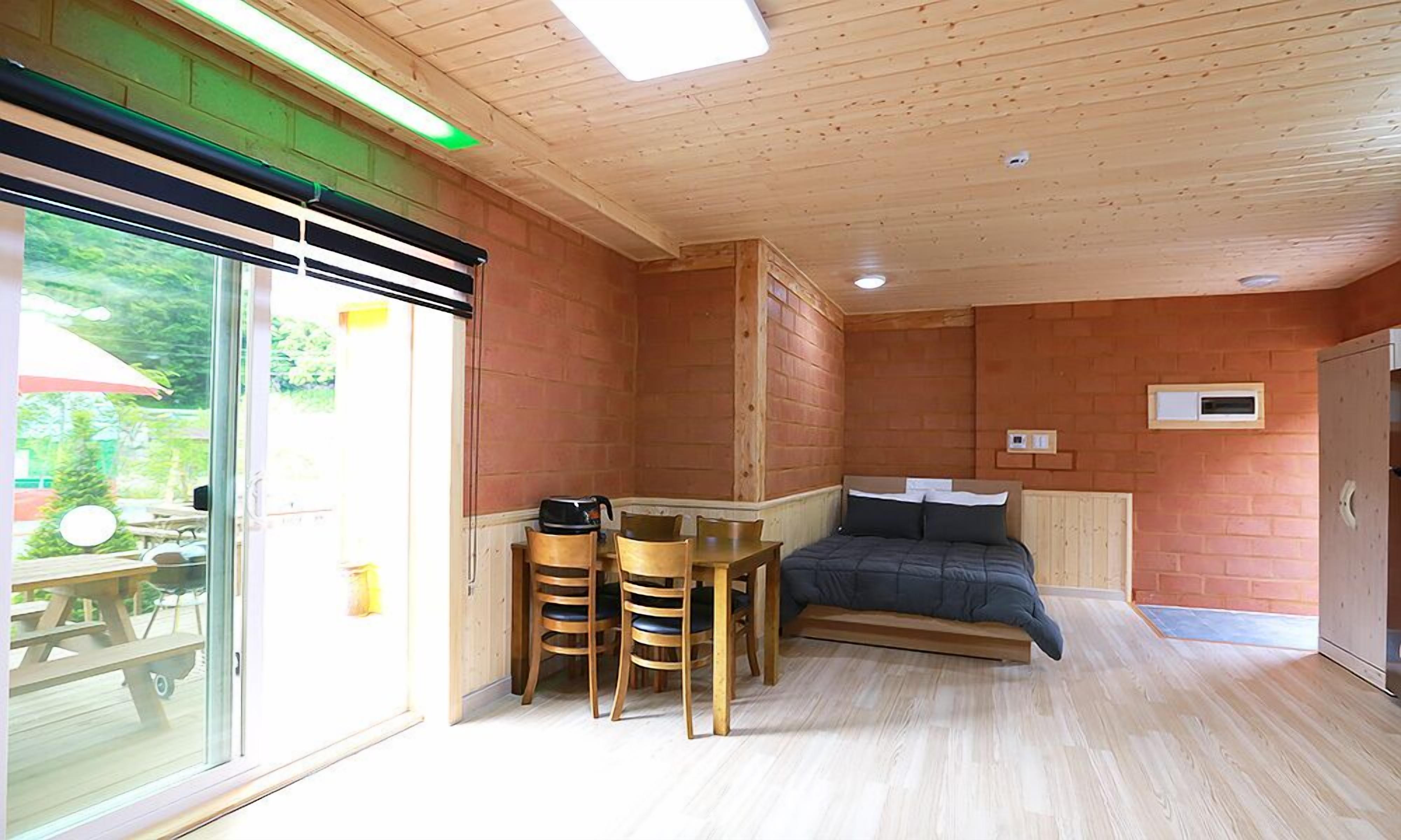 Double Room (Haengbokhan Room) | Desk, blackout drapes, soundproofing, free WiFi