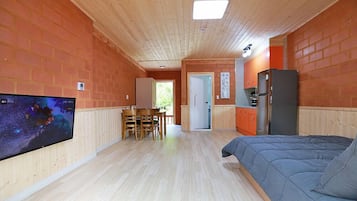 Double Room (Pogeunhan Room) | Desk, blackout drapes, soundproofing, free WiFi