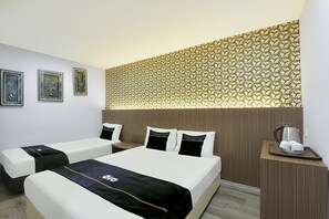 Superior Suite | Desk, iron/ironing board, free WiFi, bed sheets - Hotel O Hotel Hamilas (Shah Alam)