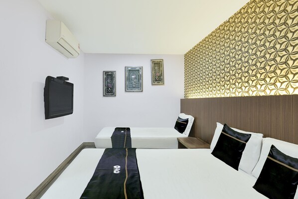 Superior Suite | Desk, iron/ironing board, free WiFi, bed sheets - Hotel O Hotel Hamilas (Shah Alam)