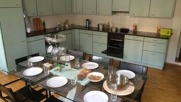 Apartment, Non Smoking, City View | Private kitchen | Full-sized fridge, microwave, oven, stovetop