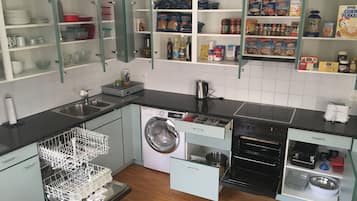 Apartment, Non Smoking, City View | Private kitchen | Full-sized fridge, microwave, oven, stovetop