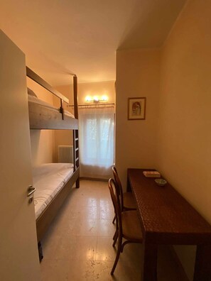 2 bedrooms, desk, iron/ironing board