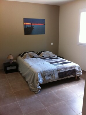 4 bedrooms, in-room safe, iron/ironing board, WiFi