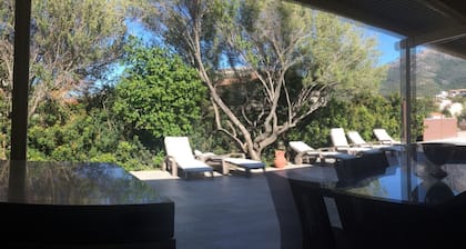 Villa piscine tout confort bord de mer
