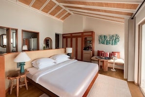 Villa (Over Water) | 1 chambre, minibar, coffre-fort, bureau