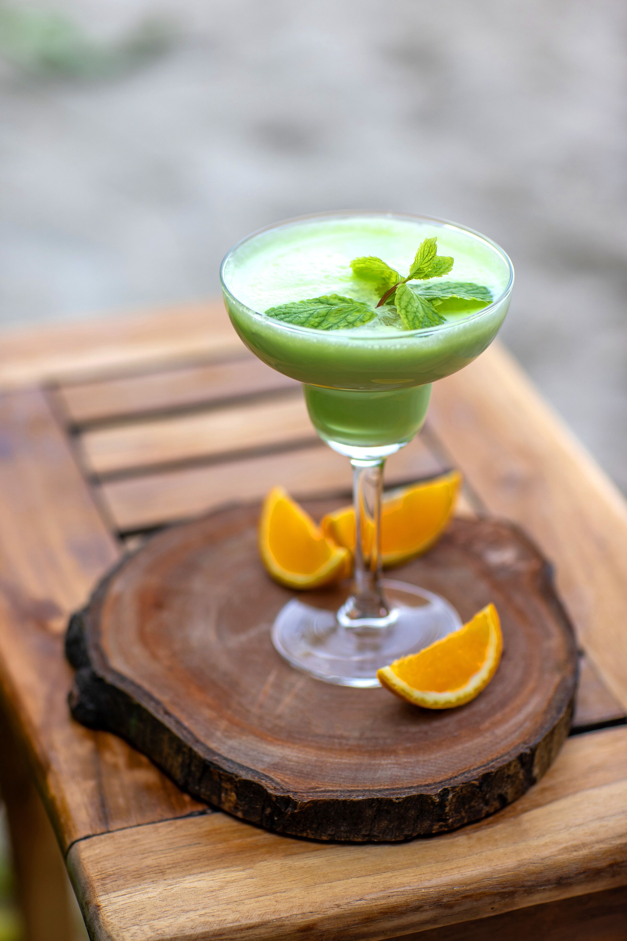 4 bars/lounges, tapas bar, cocktail bar