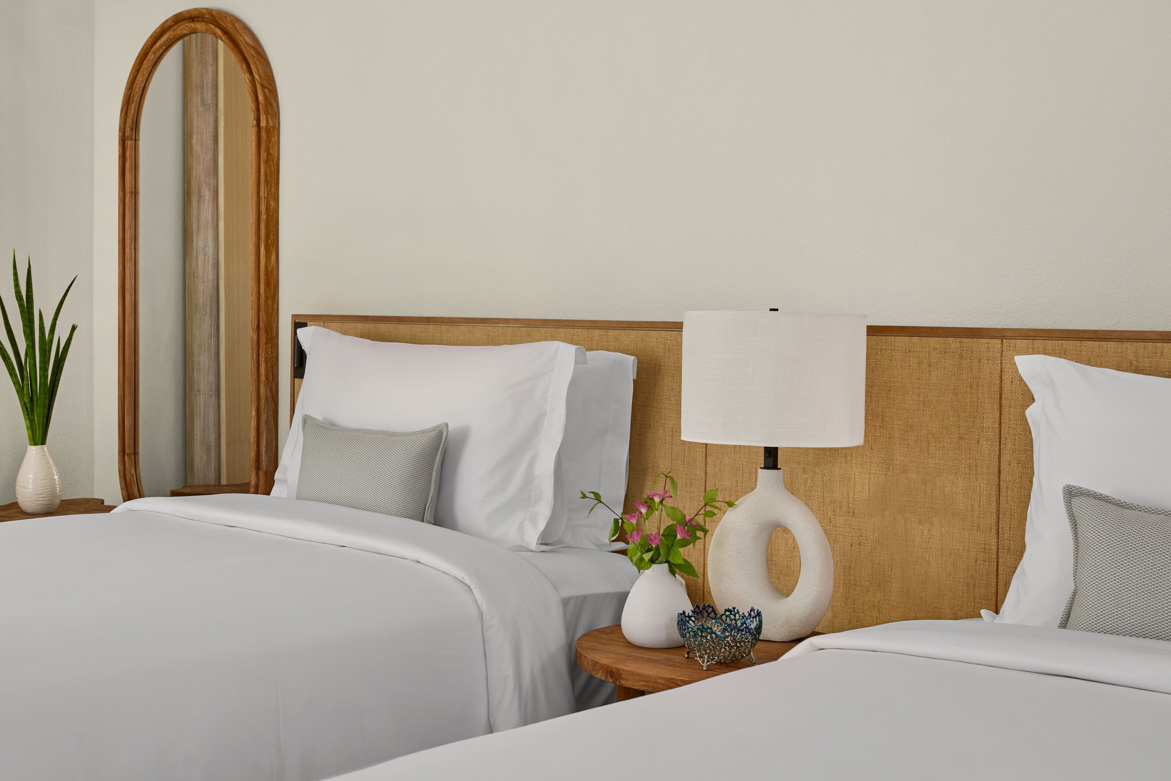 Villa familiar, 2 habitaciones (with Pool) | 1 habitación, minibar, caja de seguridad en la habitación y escritorio 