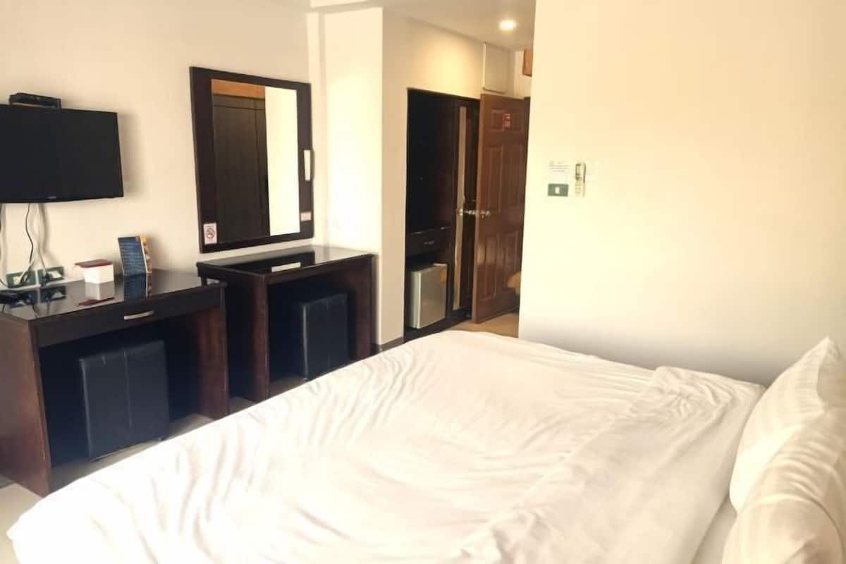 Desk, free WiFi, bed sheets