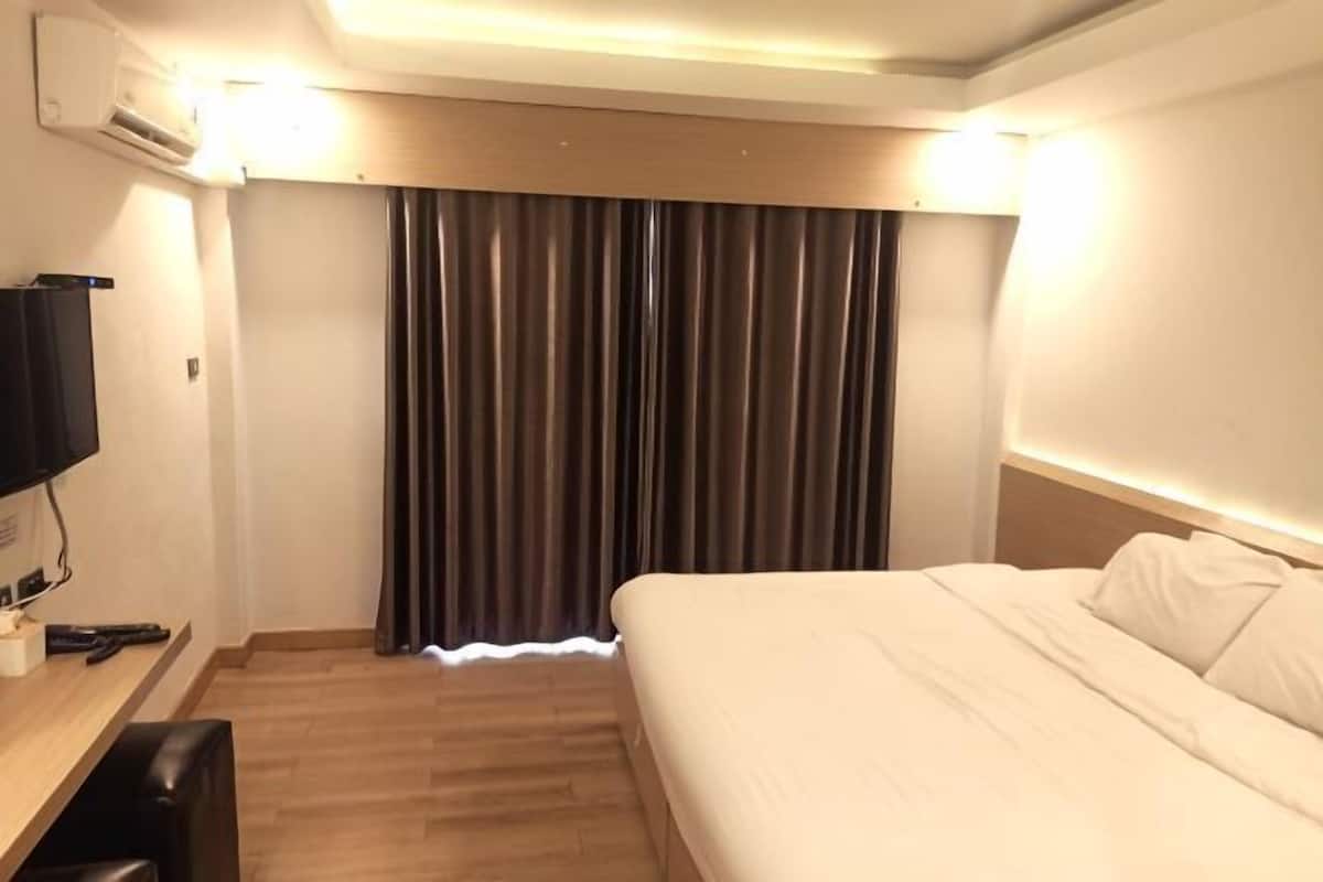 Desk, free WiFi, bed sheets